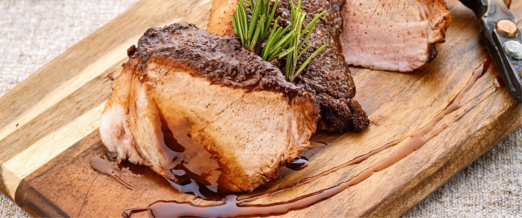 Bild zum Rezept "Kotelett <br> mit Schokolade-Gewürzkruste und rahmigem Kohl"
