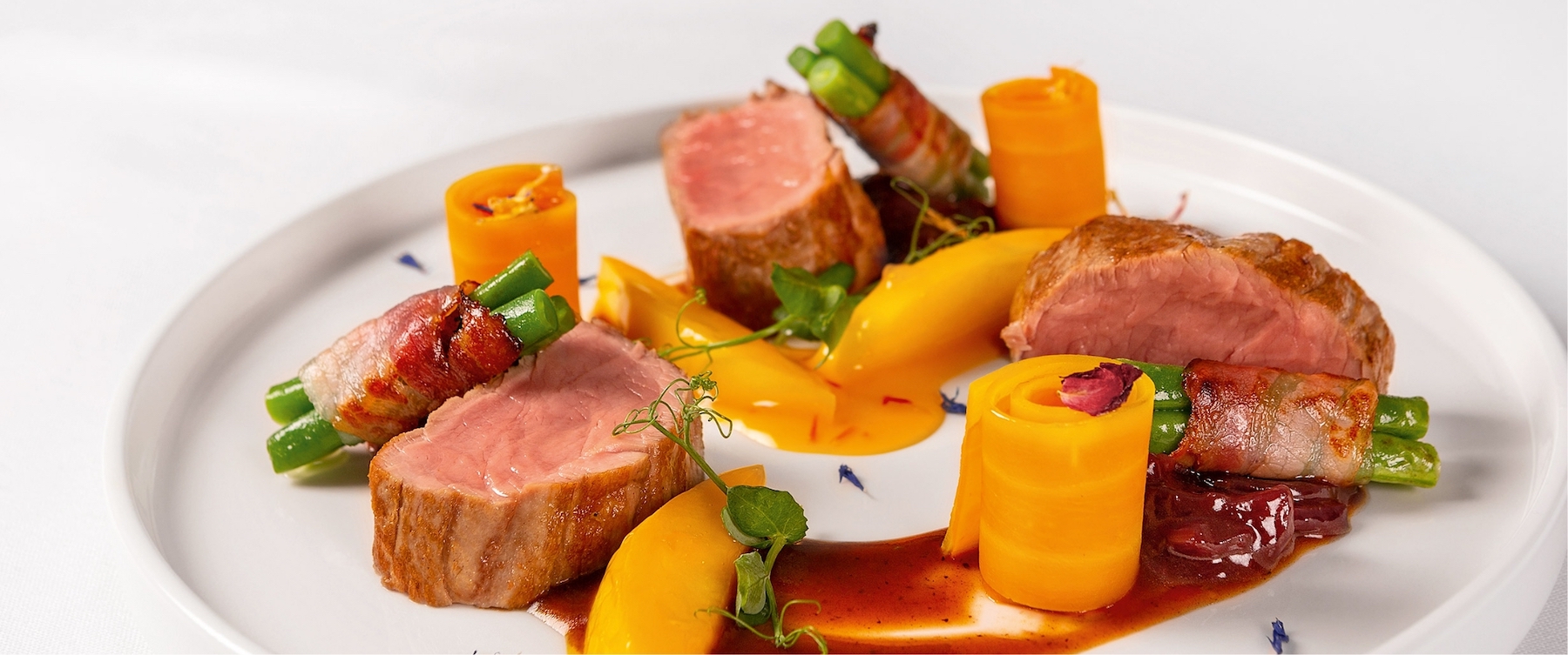 Bild zum Rezept "Schweinsfilet <br> mit Safran-Quitten und Rotweinzwiebeln"