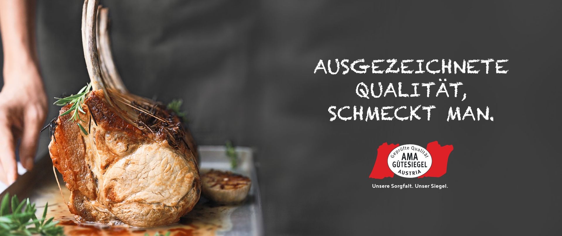 Bild von Koteletts mit Rosmarin und der Überschrift "Immer eine Rüssellänge voraus" und dem AMA-Gütesiegel Austria-Logo